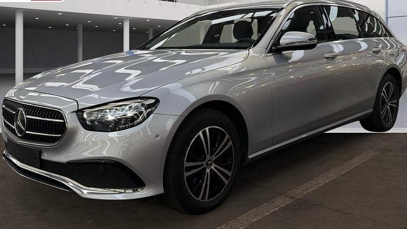 Gebraucht Mercedes E220 200 PS (147 kW) 2023 Silber Kombi