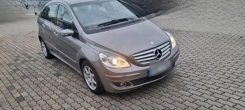 Grau Gebraucht 2006 Mercedes B170 Edition Van / Kleinbus | 4.600 € (Fairer Preis) - Bild 1/4