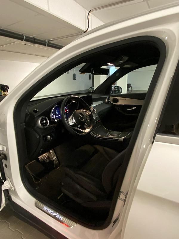 Gebraucht Mercedes GLC200 AMG 2022 Weiß SUV