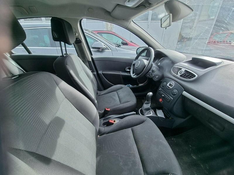 Gebraucht Renault Clio GrandTour Dynamique 75 PS (55 kW) 2011 Perlmuttschwarz Kombi