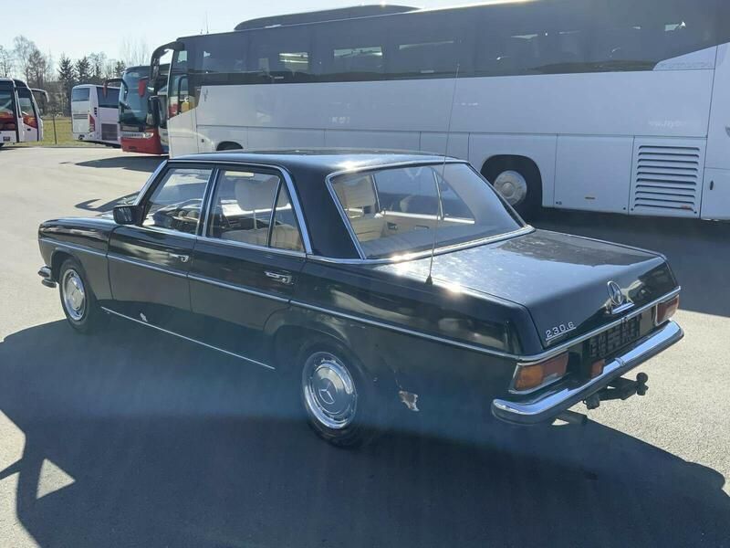 Gebraucht Mercedes W115 54 PS (39 kW) 1973 Schwarz Limousine