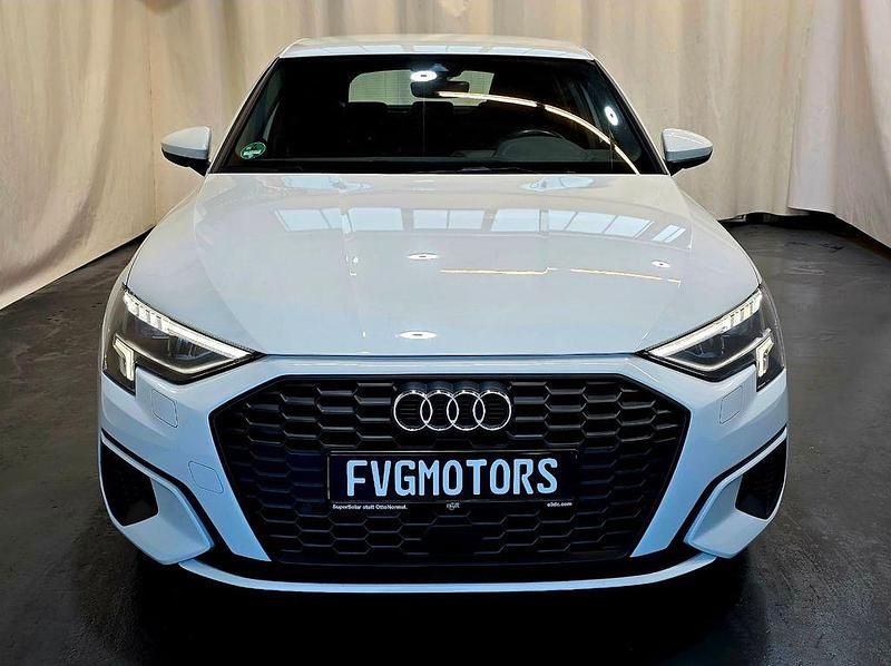 Gebraucht Audi A3 Sportback e-tron Basis 150 PS (110 kW) 2022 Weiß Kleinwagen