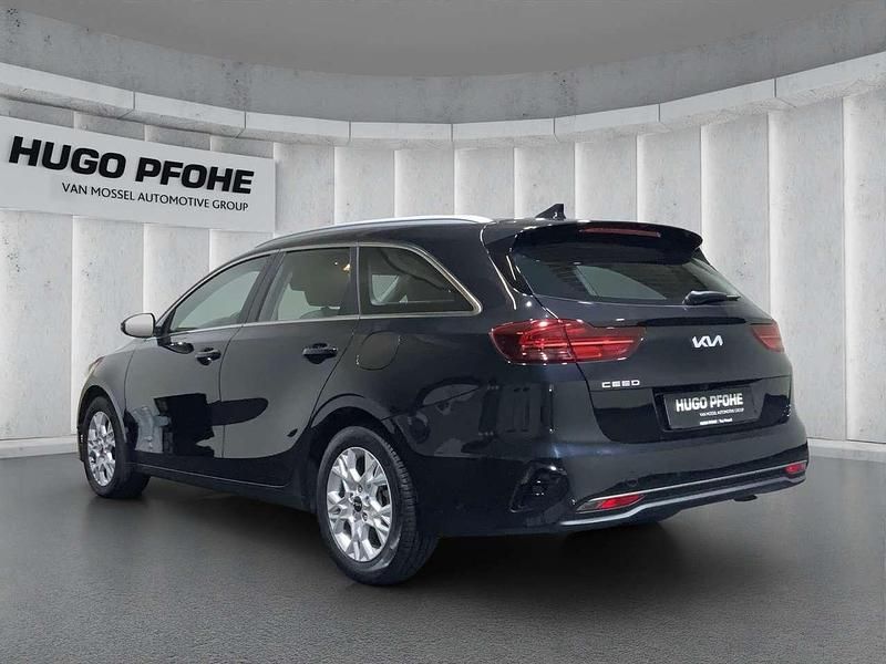 Gebraucht Kia Ceed 120 PS (88 kW) 2023 Schwarz Kleinwagen