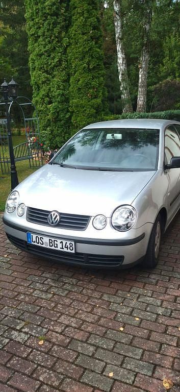 Silber Gebraucht 2002 VW Polo Basis Limousine | 2.350 € (Teuer) - Bild 1/4