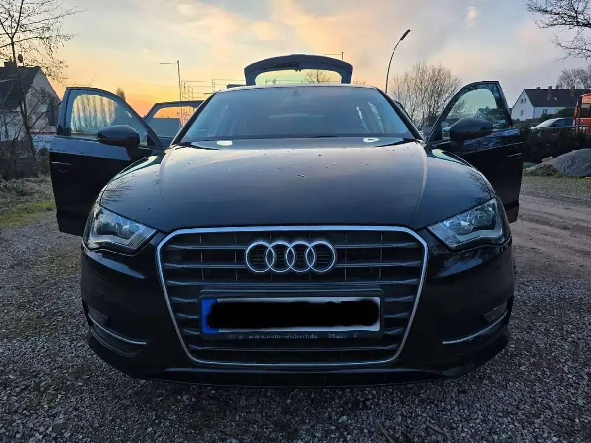 Gebraucht Audi A3 Ambiente 110 PS (80 kW) 2015 Schwarz Kombi