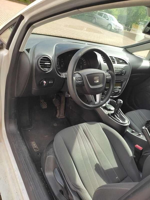 Weiß Gebraucht 2011 Seat Leon Copa Limousine | 2.300 € (Superpreis) - Bild 1/4