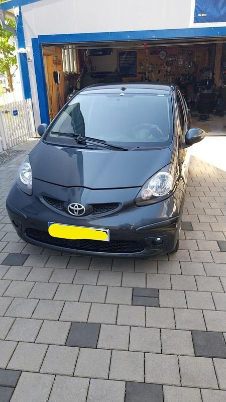 Andere farben Gebraucht 2005 Toyota Aygo Kleinwagen | 2.000 € (Teuer) - Bild 1/4
