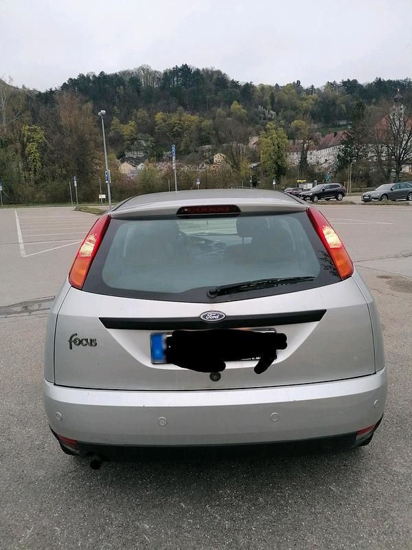 Second-hand Ford Focus 101 CP (74 kW) 2001 Argintiu Hatchback