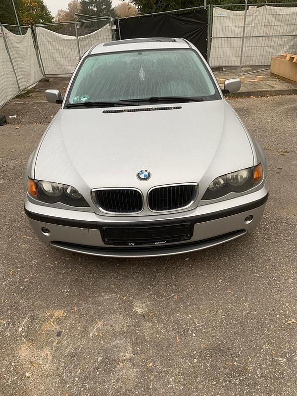 Silber Gebraucht 2004 BMW 318 Limousine | 1.500 € (Superpreis) - Bild 1/4