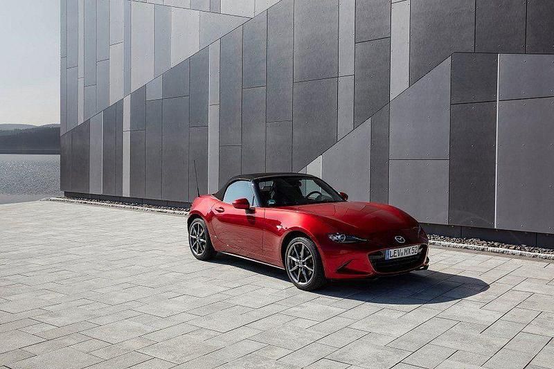 Neu Mazda MX5 Exclusive-Line 132 PS (97 kW) 2025 Machine gray Cabrio