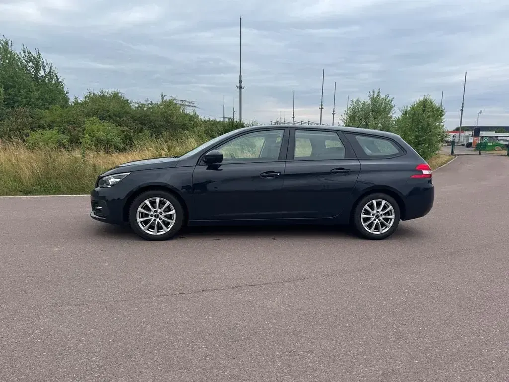 Gebraucht Peugeot 308 Allure 131 PS (96 kW) 2018 Grau Kombi