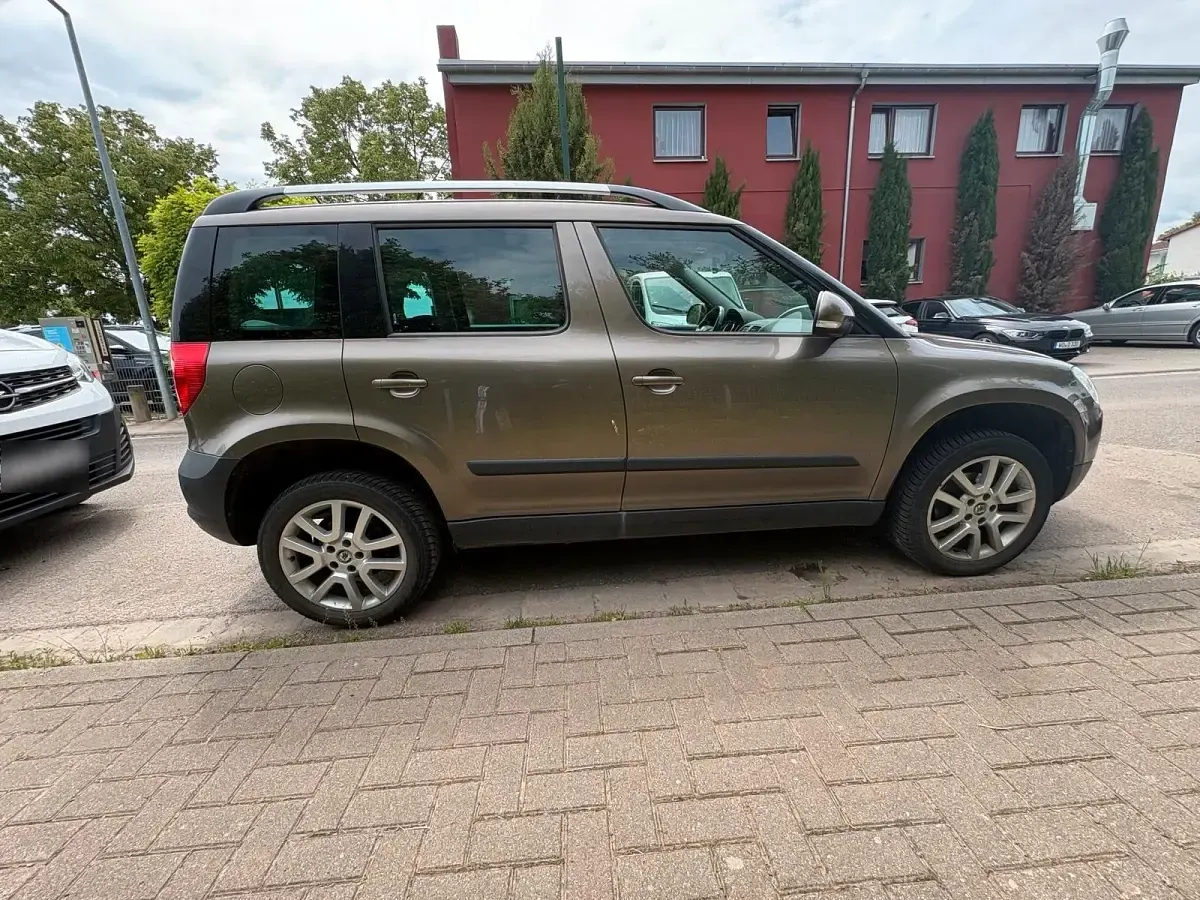 Gebraucht Skoda Yeti 152 PS (111 kW) 2012 Braun SUV