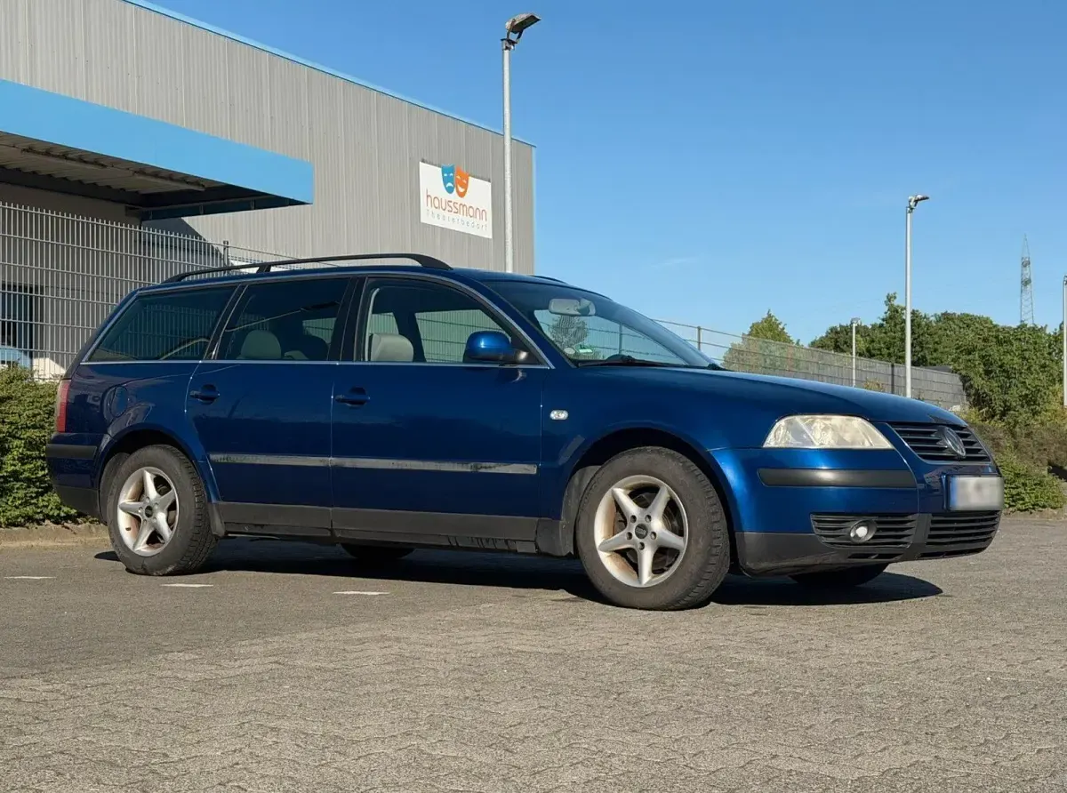 Gebraucht VW Passat 131 PS (96 kW) 2002 Blau Kombi