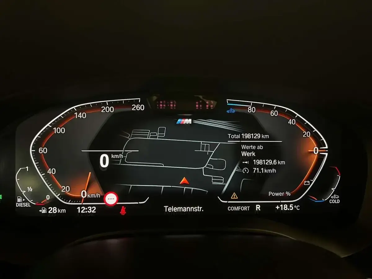 Gebraucht BMW 520 M Sport 190 PS (139 kW) 2021 Saphirschwarz Kombi