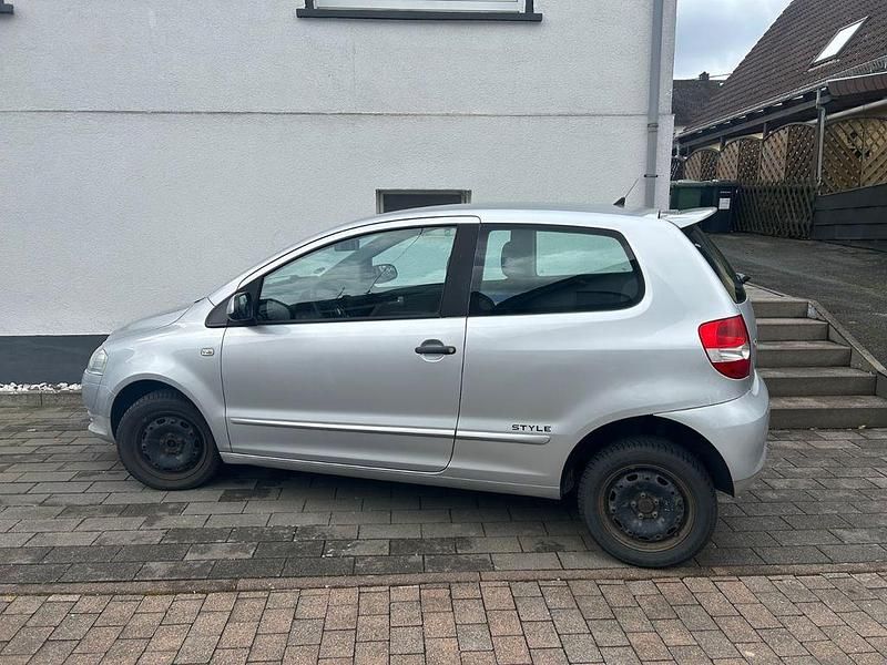 Gebraucht VW Fox Style 75 PS (55 kW) 2010 Grau Kleinwagen