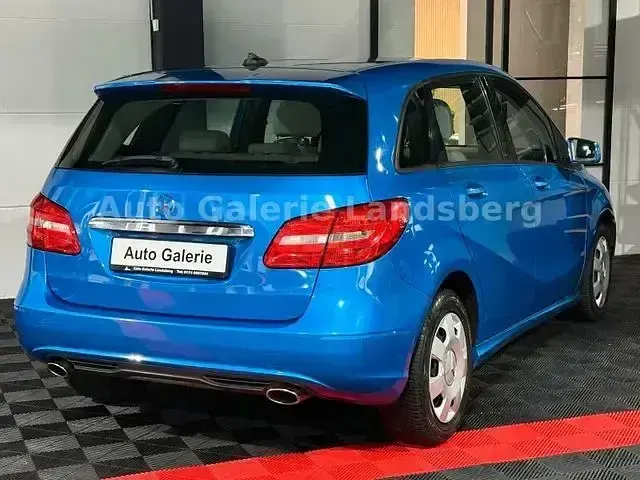 Gebraucht Mercedes B220 177 PS (130 kW) 2014 Blau Van / Kleinbus