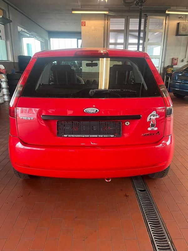 Gebraucht Ford Fiesta 60 PS (44 kW) 2005 Rot Kleinwagen