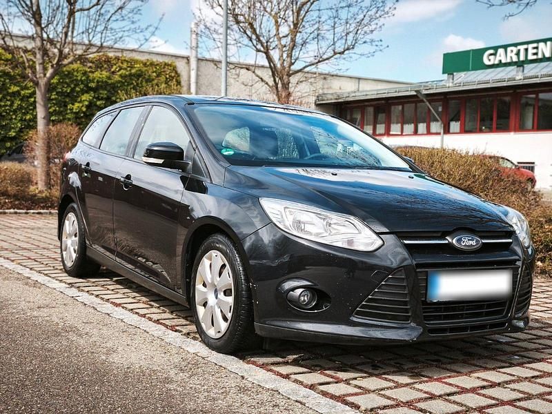 Gebraucht Ford Focus Trend 140 PS (102 kW) 2011 Schwarz Kombi