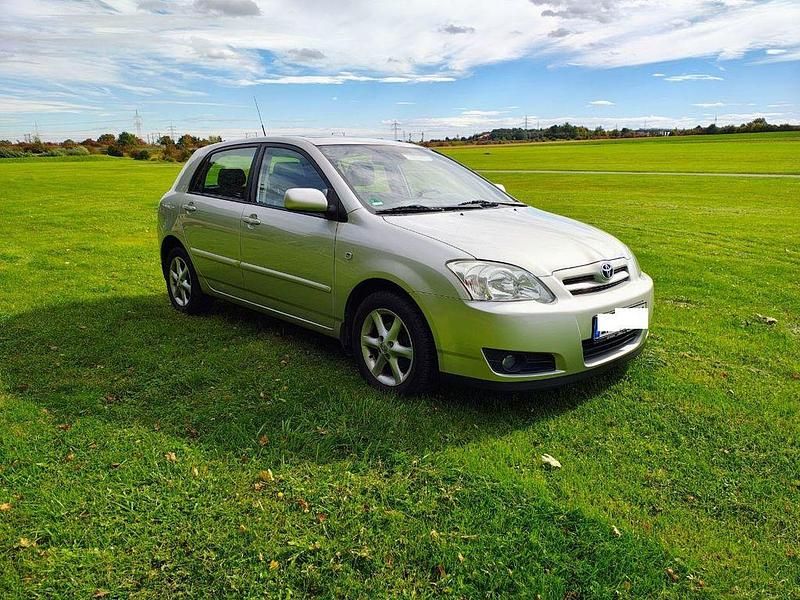 Silber Gebraucht 2006 Toyota Corolla Executive Limousine | 5.490 € (Fairer Preis) - Bild 1/4