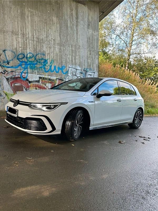 Gebraucht VW Golf VIII R-line 150 PS (110 kW) 2024 Weiß Limousine