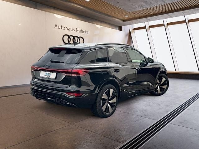 Neu Audi Q6 e-tron S-Line 225 kW (306 PS) 2026 Schwarz SUV