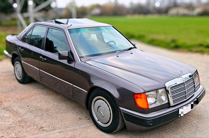 Gebraucht Mercedes E250 90 PS (66 kW) 1991 Violet Limousine