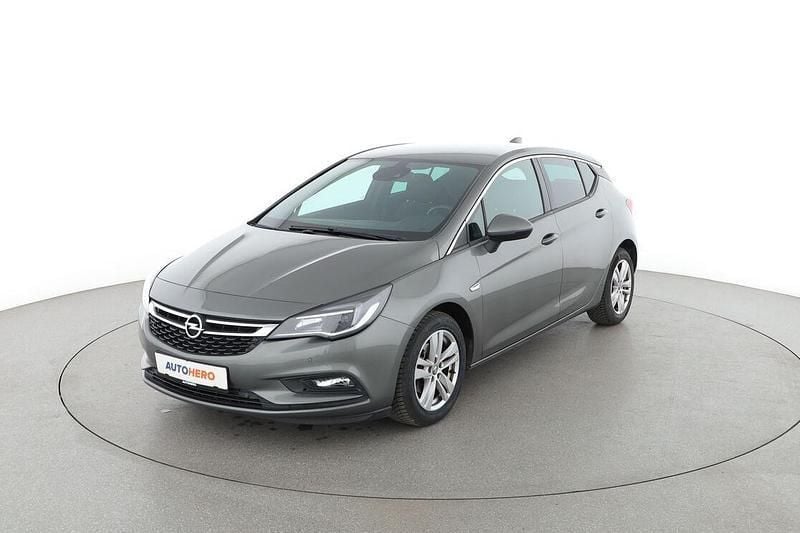 Grau Gebraucht 2018 Opel Astra Dynamic Limousine | 12.650 € (Fairer Preis) - Bild 1/3