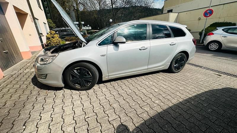 Gebraucht Opel Astra 125 PS (91 kW) 2011 Silber Kombi