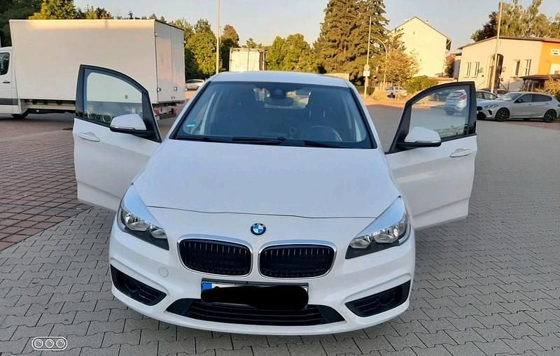 Weiß Gebraucht 2015 BMW 218 Active Tourer Van / Kleinbus | 9.100 € (Superpreis) - Bild 1/4