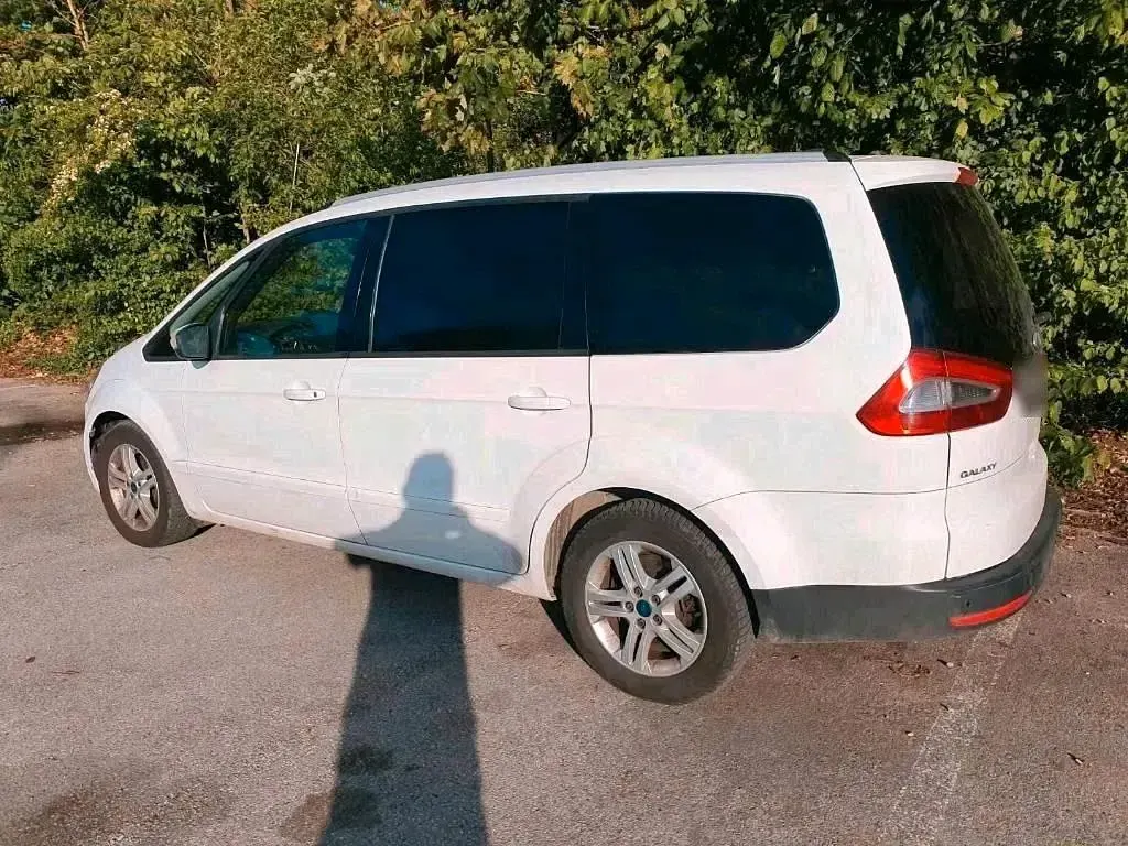 Gebraucht Ford Galaxy 140 PS (102 kW) 2013 Weiß Van / Kleinbus