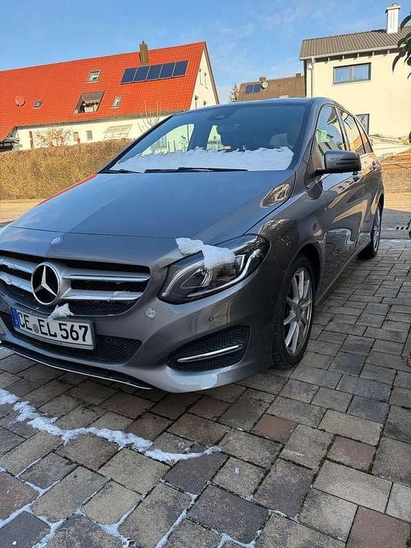 Gebraucht Mercedes B180 122 PS (89 kW) 2015 Grau Van / Kleinbus