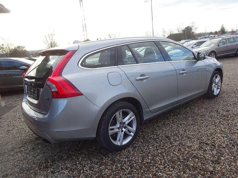 Gebraucht Volvo V60 Summum 220 PS (161 kW) 2017 Silber Kombi