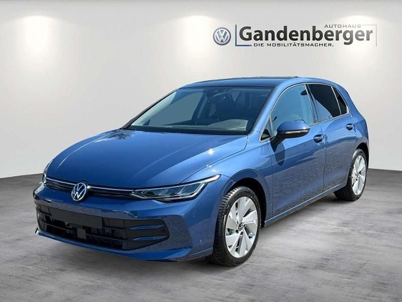 Gebraucht VW Golf Life 116 PS (85 kW) 2024 Anemonenblau metallic Limousine
