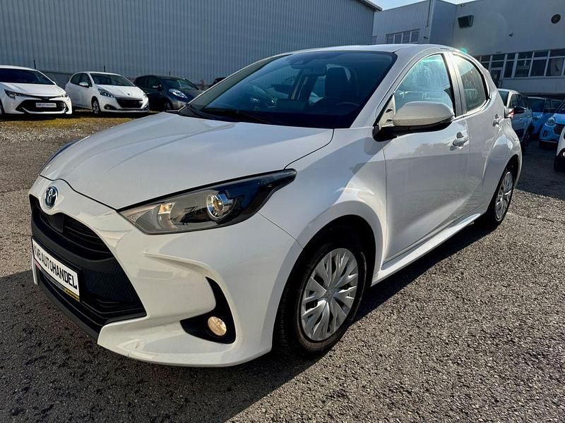 Gebraucht Toyota Yaris Hybrid Comfort 116 PS (85 kW) 2023 Weiß Limousine