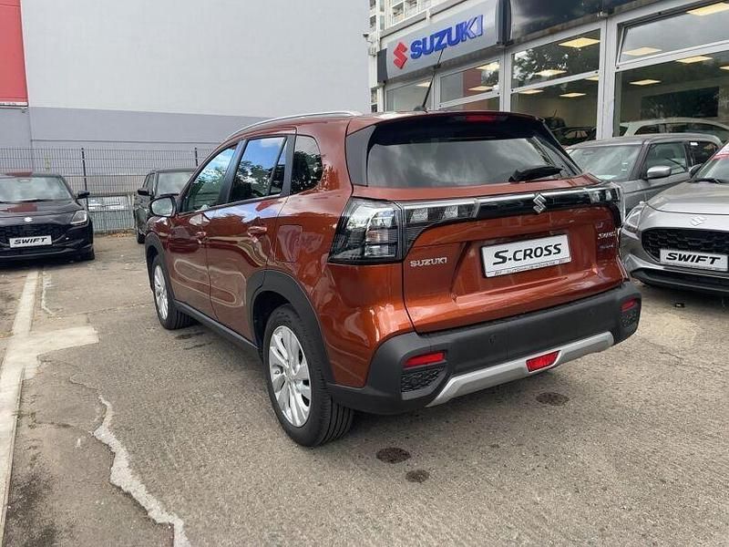 Gebraucht Suzuki SX4 Comfort 102 PS (75 kW) 2024 Braun Limousine