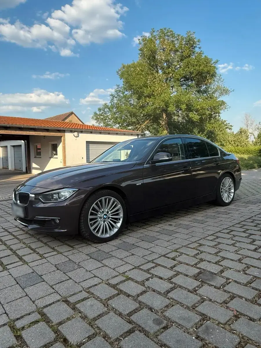Gebraucht BMW 330 258 PS (189 kW) 2013 Braun Limousine
