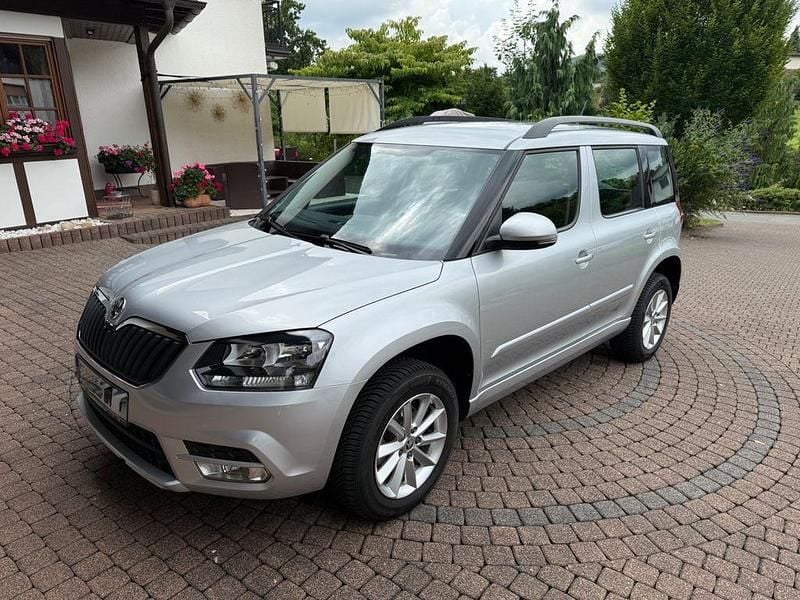 Silber Gebraucht 2015 Skoda Yeti Ambition SUV | 11.999 € (Guter Preis) - Bild 1/4