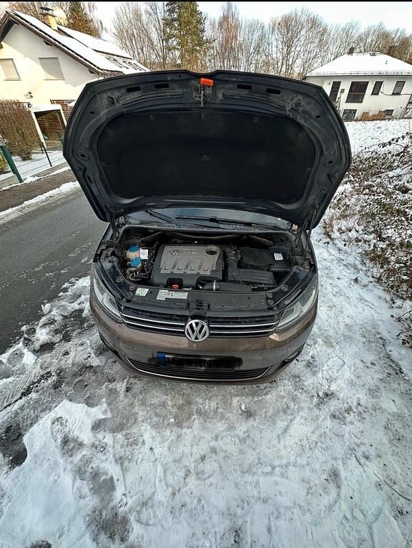 Gebraucht VW Touran 140 PS (102 kW) 2012 Braun Van / Kleinbus