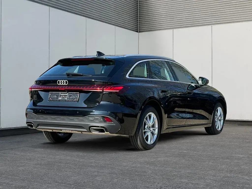 Gebraucht Audi A5 Basis 204 PS (150 kW) 2024 Schwarz Kombi