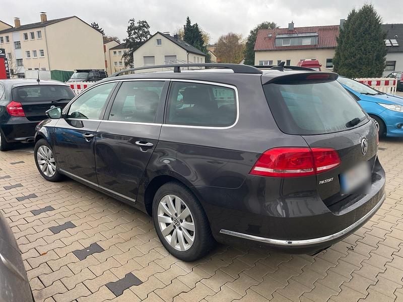 Gebraucht VW Passat 140 PS (102 kW) 2011 Grau Kombi