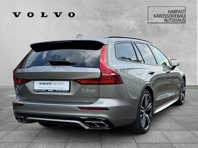 Gebraucht Volvo V60 Plus 455 PS (334 kW) 2022 Pebble grey / metallic Kombi