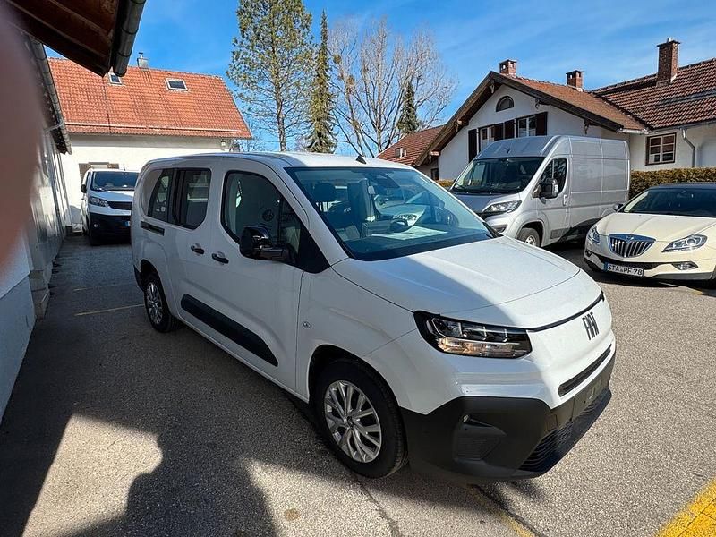 Neu Fiat Doblò Tech 131 PS (96 kW) 2025 Weiß Van / Kleinbus
