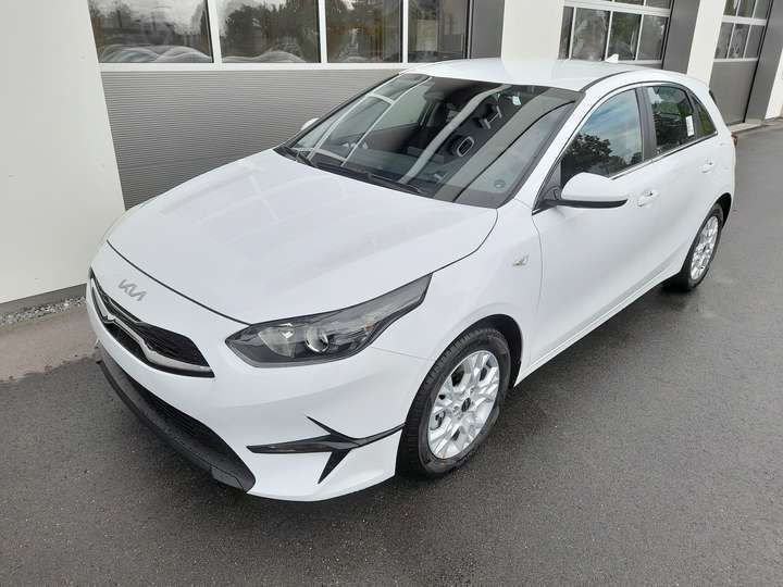 Carraraweiß Neu 2025 Kia Ceed 2 Limousine | 25.590 € (Fairer Preis) - Bild 1/4
