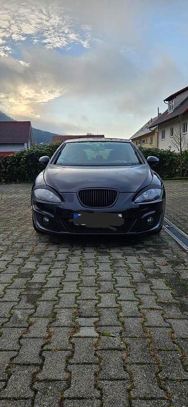 Schwarz Gebraucht 2009 Seat Leon Limousine | 4.200 € - Bild 1/4