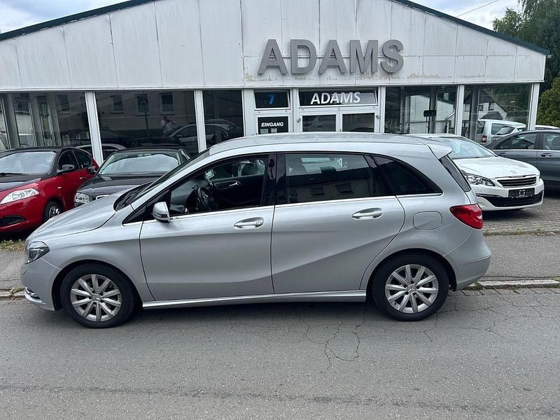 Gebraucht Mercedes B200 136 PS (100 kW) 2013 Silber Van / Kleinbus