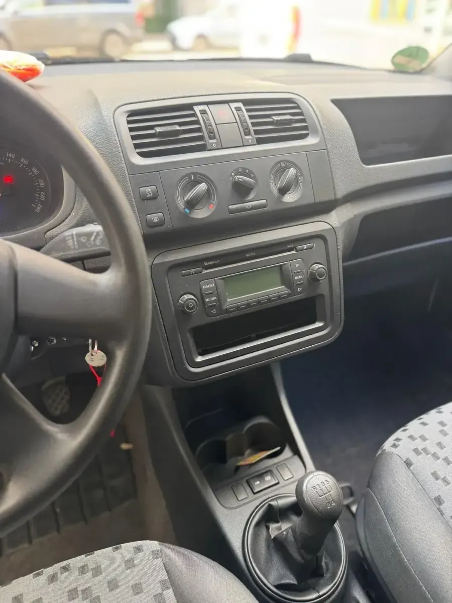 Gebraucht Skoda Roomster 69 PS (50 kW) 2012 Weiß Van / Kleinbus