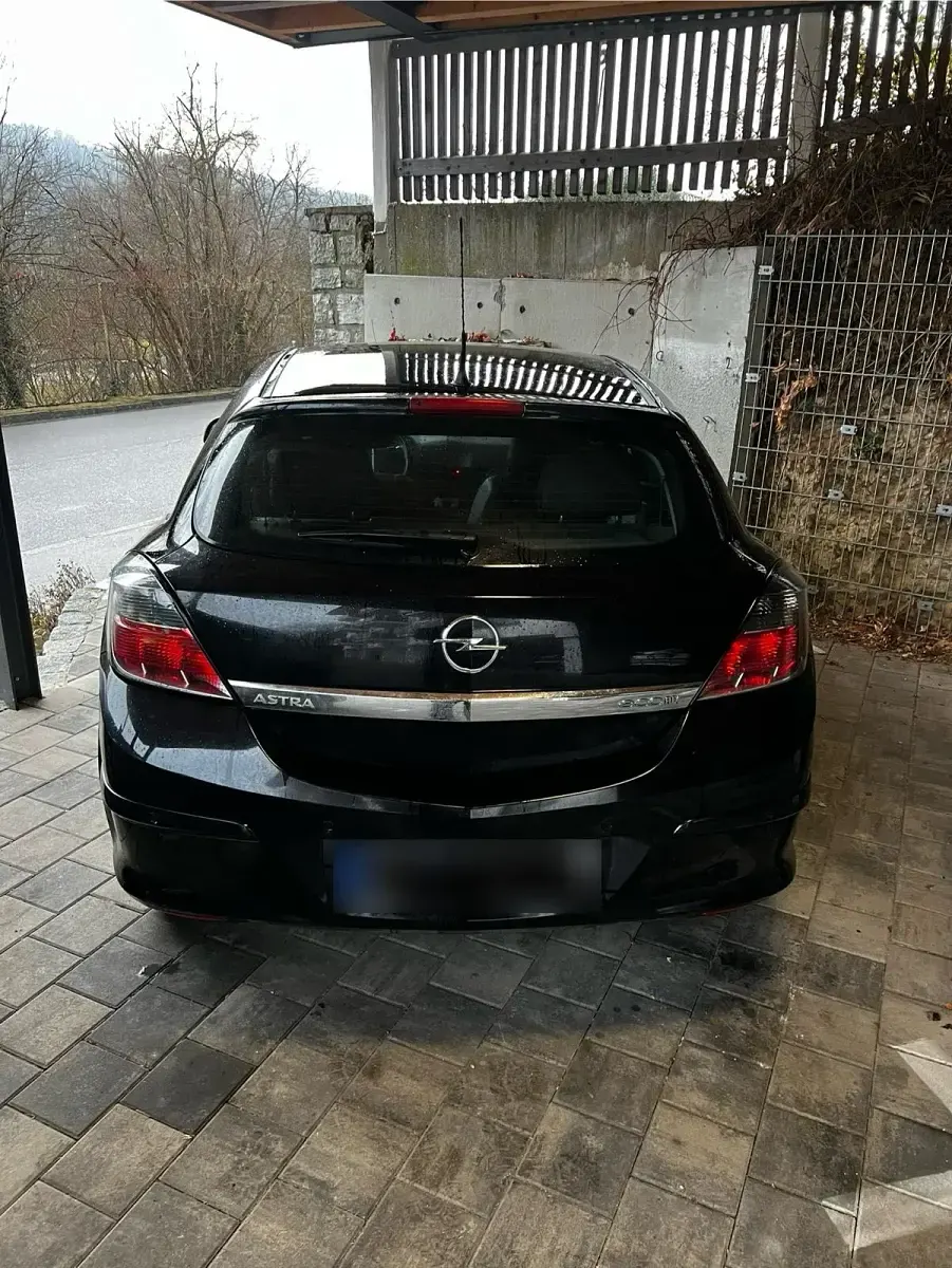 Gebraucht Opel Astra GTC 90 PS (66 kW) 2010 Schwarz Coupé
