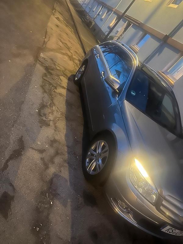 Gebraucht Mercedes 220 170 PS (125 kW) 2009 Grau Kombi