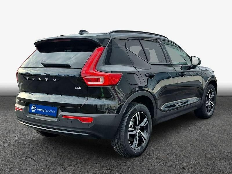 Neu Volvo XC40 Plus 197 PS (144 kW) 2026 Schwarz SUV