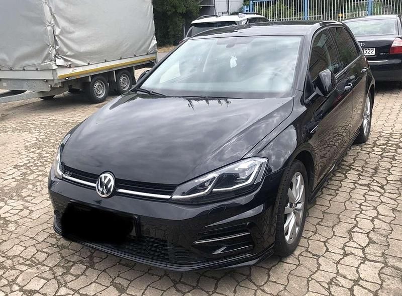 Schwarz Gebraucht 2018 VW Golf VII Highline Limousine | 16.000 € (Guter Preis) - Bild 1/4